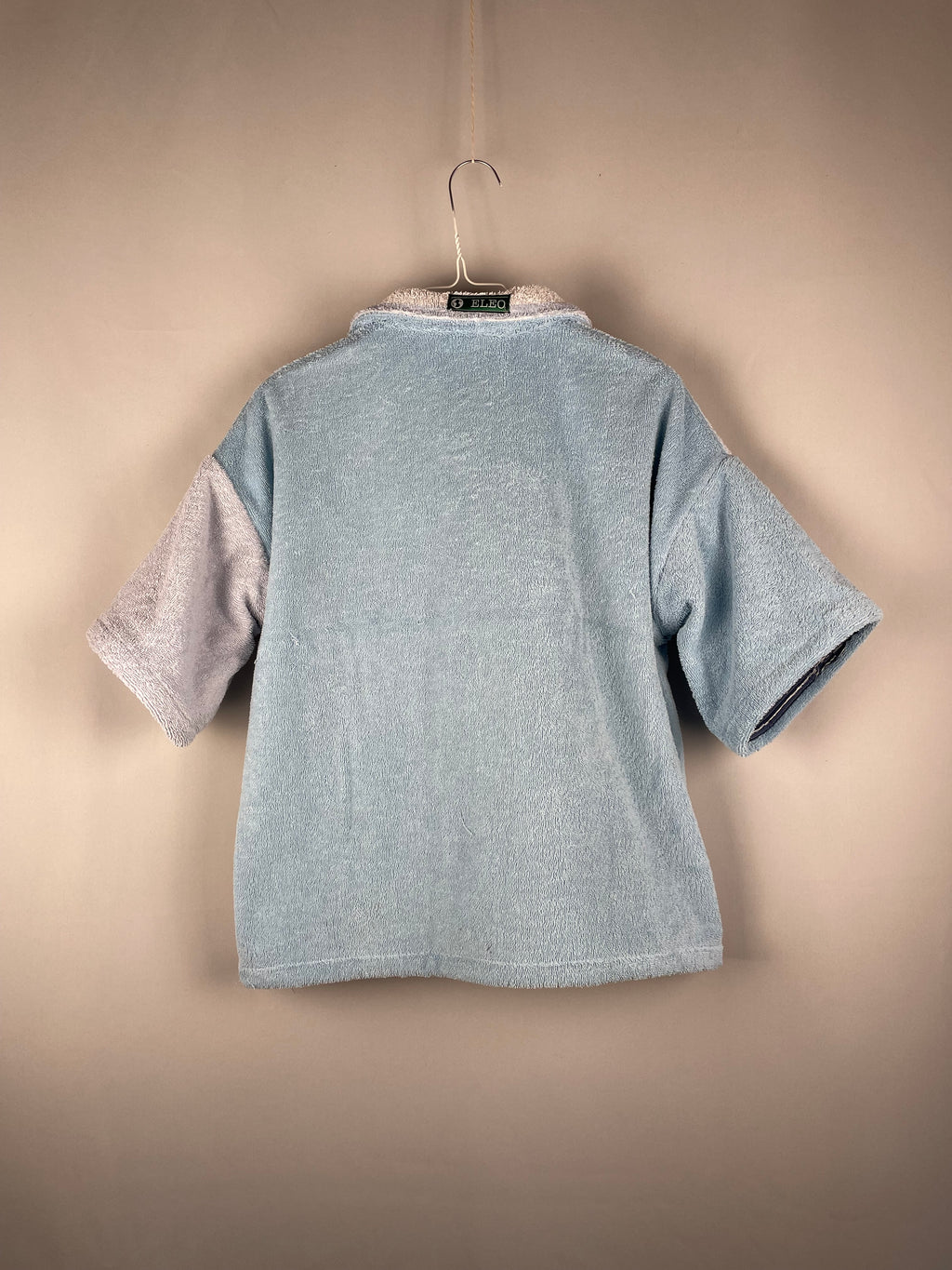 Upcycled Handtuch-Hemd in Blautönen