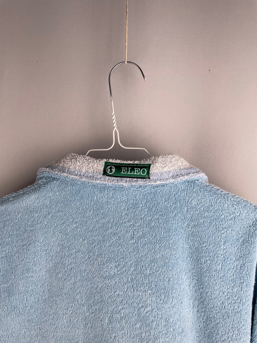 Upcycled Handtuch-Hemd in Blautönen