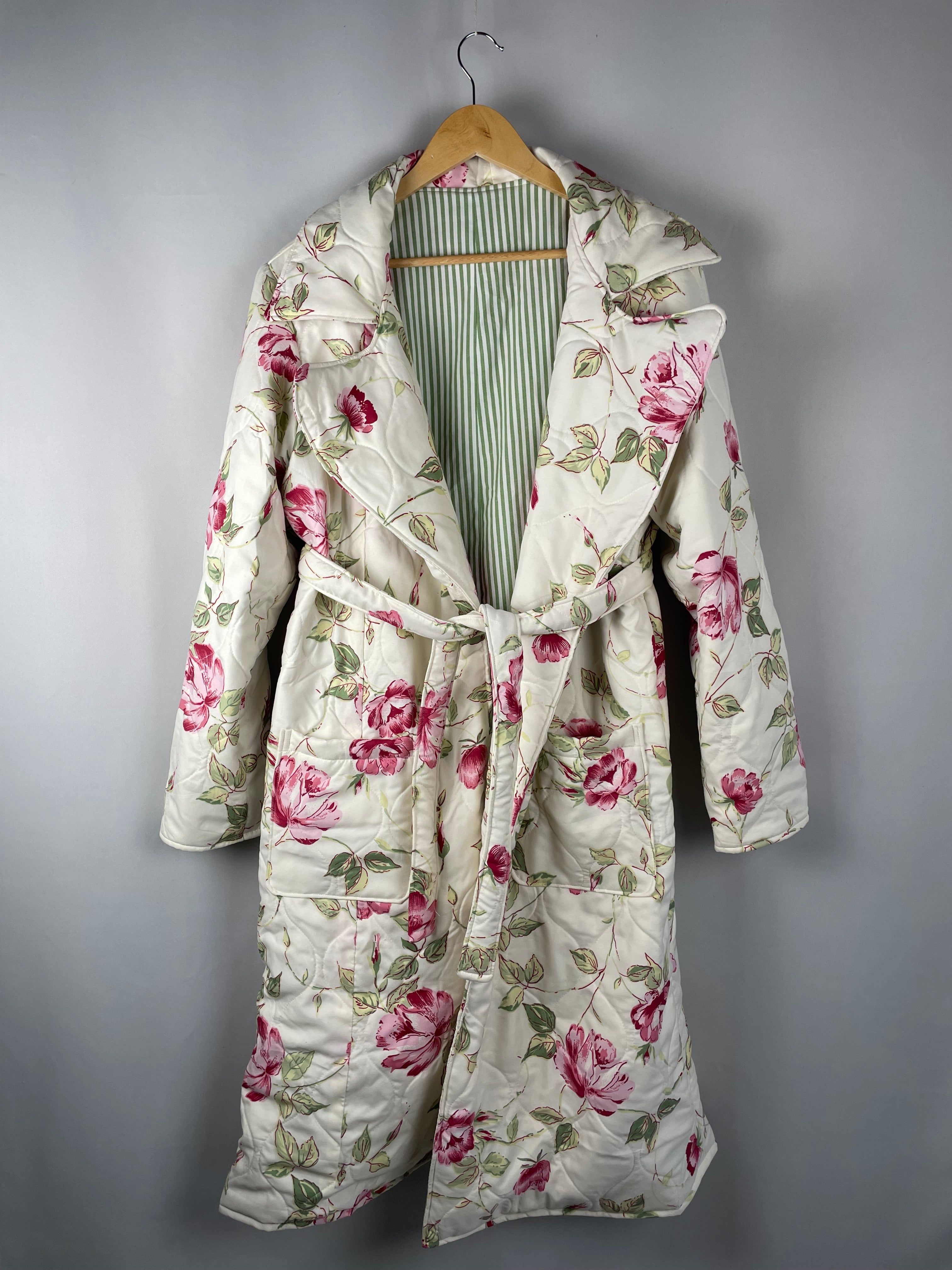 Knielanger Mantel mit Rosenprint