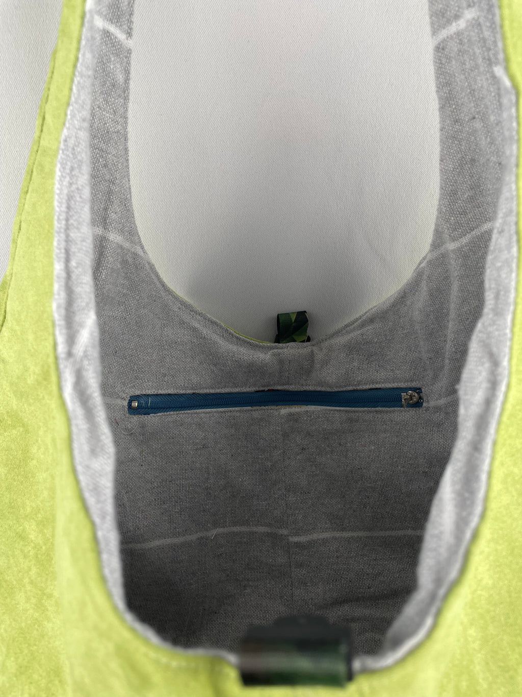 One Handle Bag – Grüner Polsterstoff
