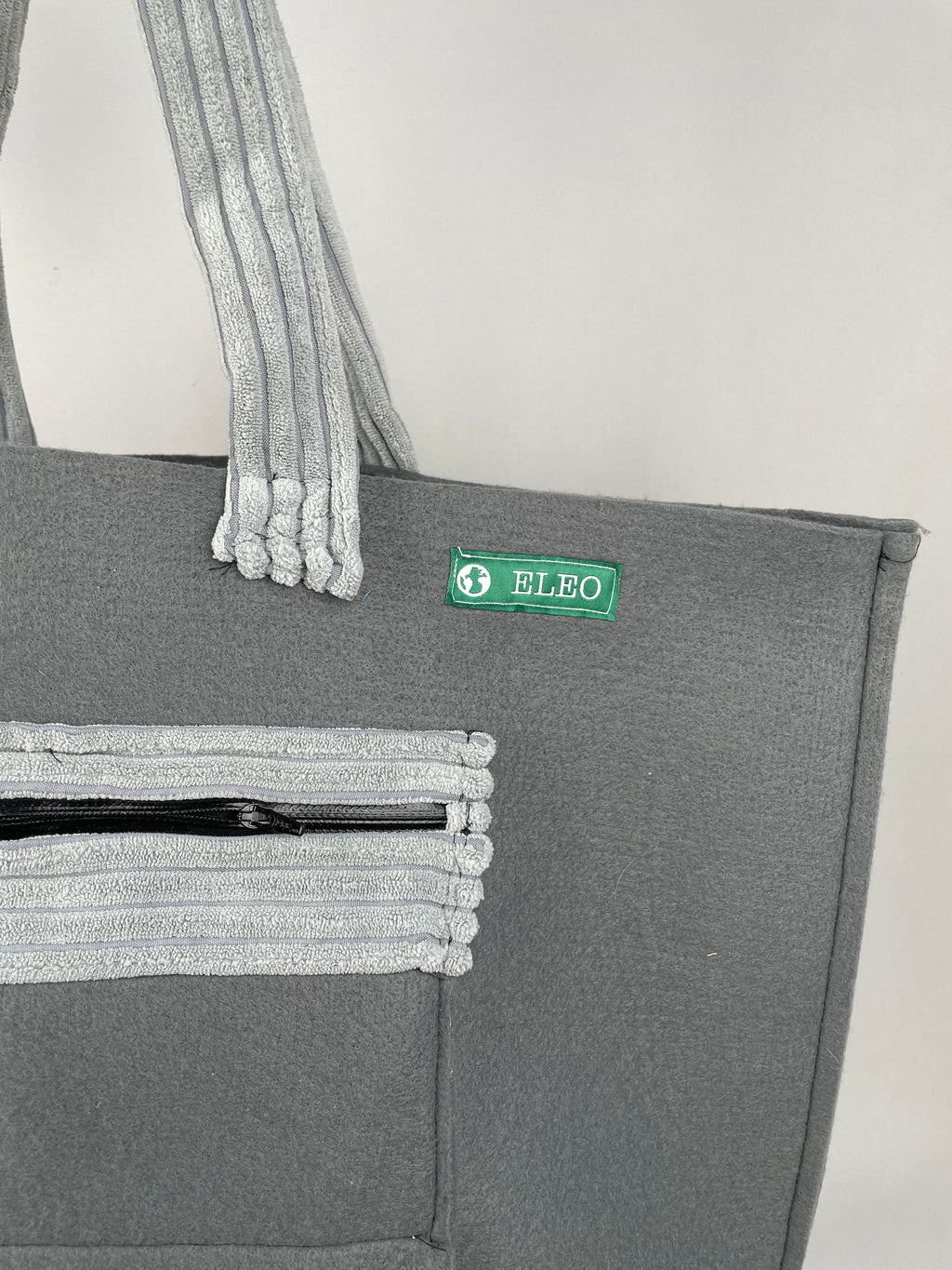 Große graue Filztasche